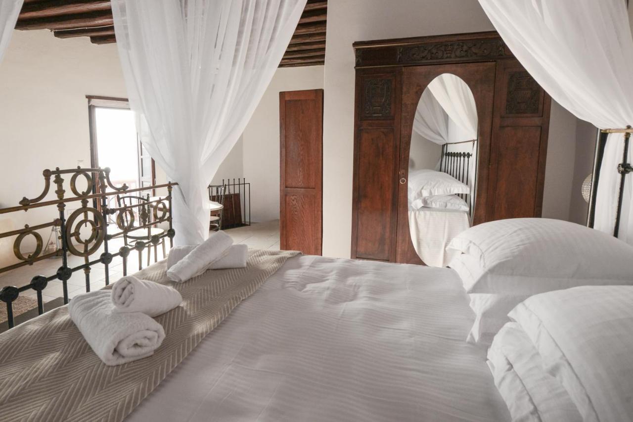 Castrum Traditional Sunset Suites Plaka  Exterior photo