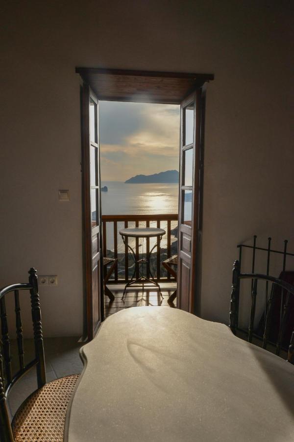 Castrum Traditional Sunset Suites Plaka  Exterior photo