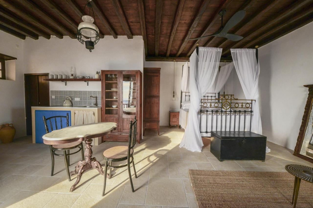 Castrum Traditional Sunset Suites Plaka  Exterior photo