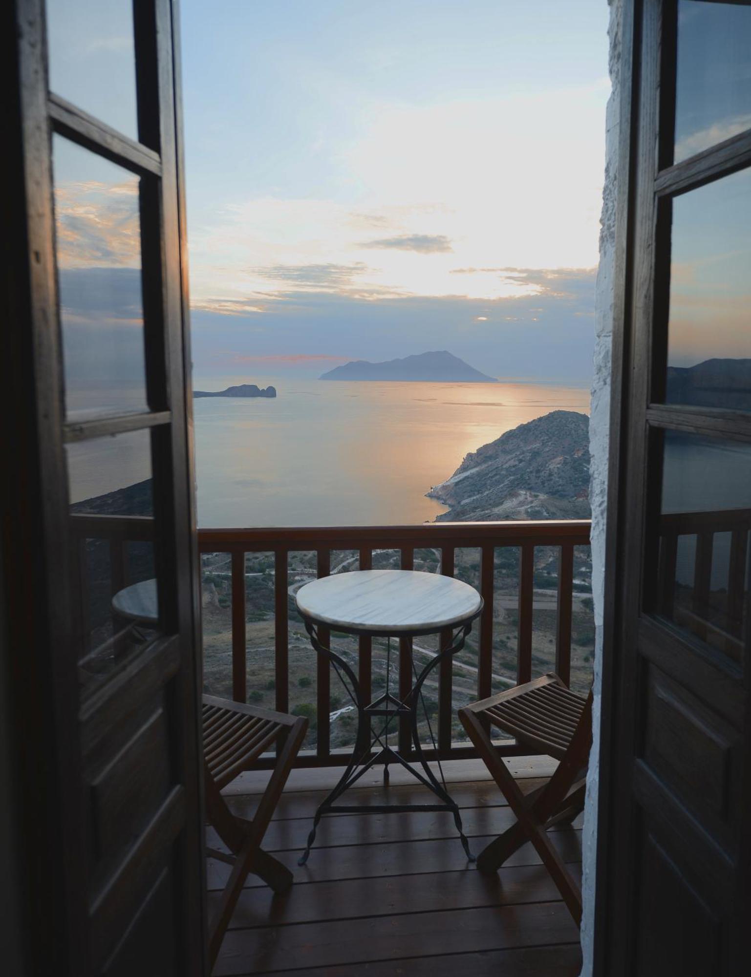 Castrum Traditional Sunset Suites Plaka  Exterior photo