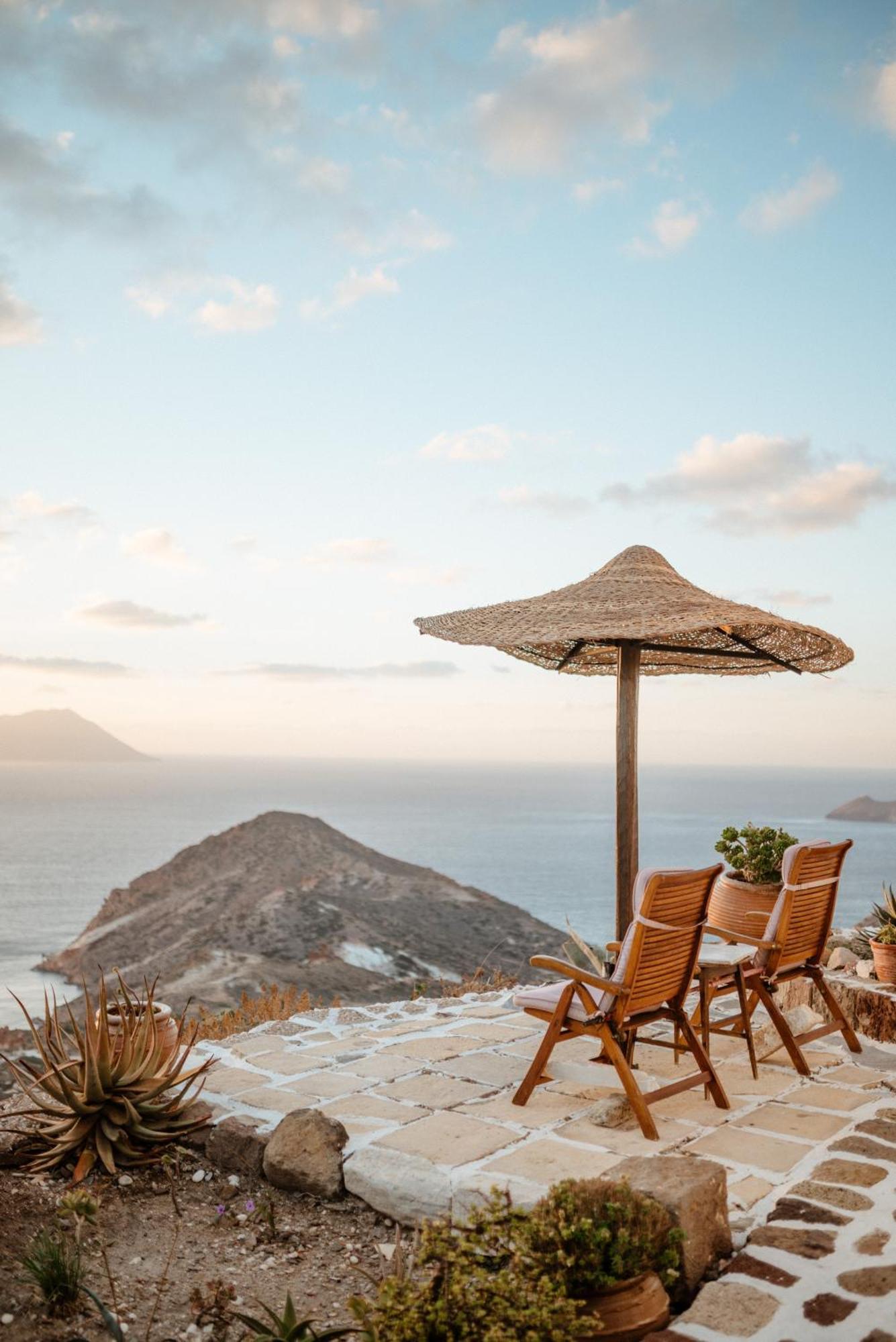 Castrum Traditional Sunset Suites Plaka  Exterior photo
